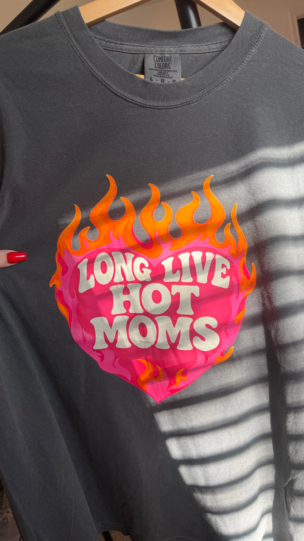 HOT MOMS T-shirt